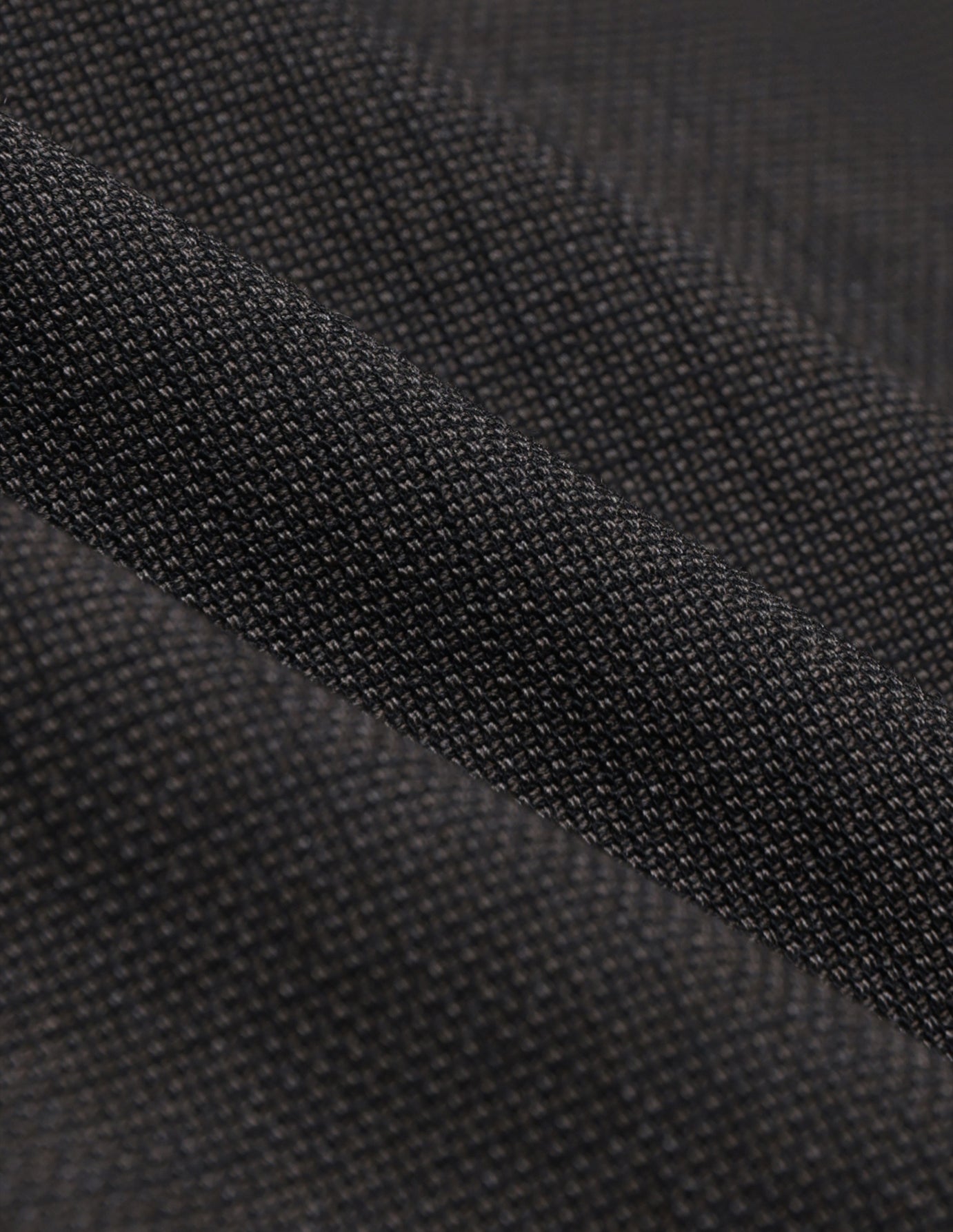 Nara Pants Straight i Cool Brown, detalje af stofmønster.